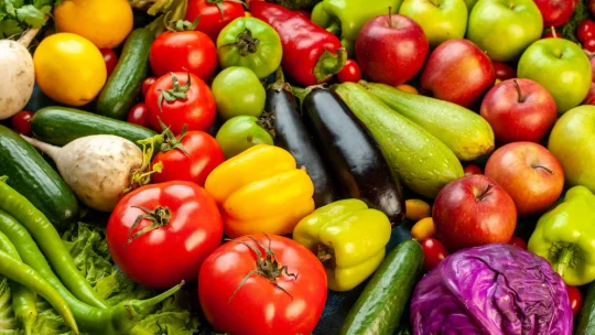 Frutas y verduras: al menos 5 porciones de 80 a 100 g al día