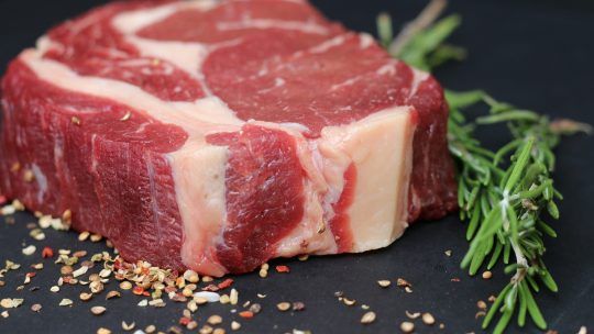 Para su salud, ¿debe reducir o incluso detener su consumo de carne?